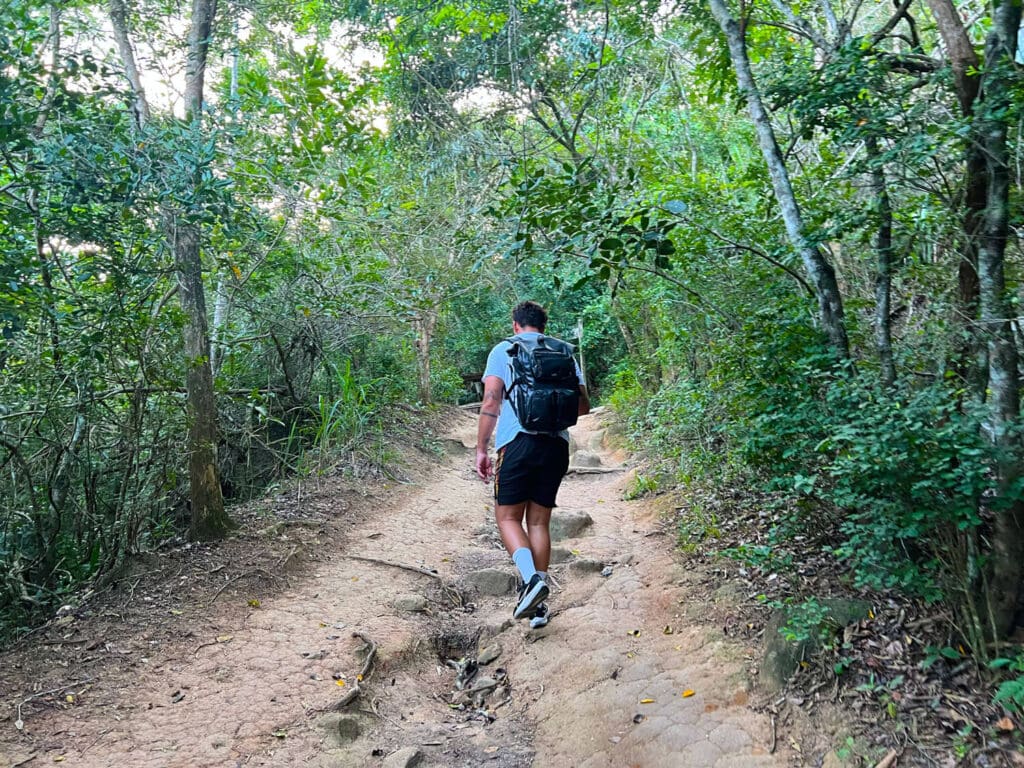 Husband hiking Pedra do Telegrafo